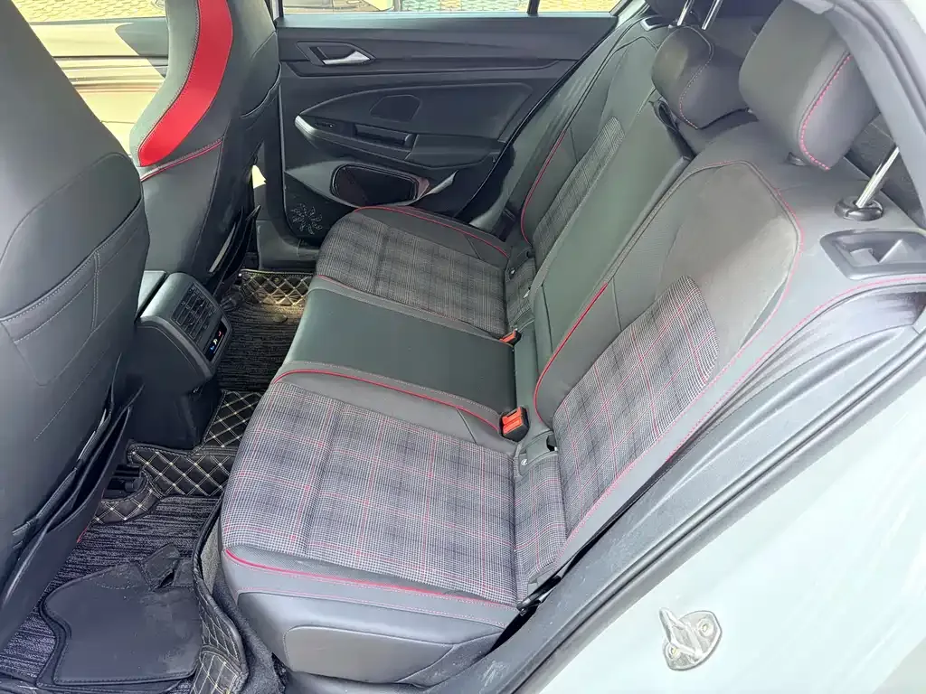 Volkswagen Golf GTI — фото 5