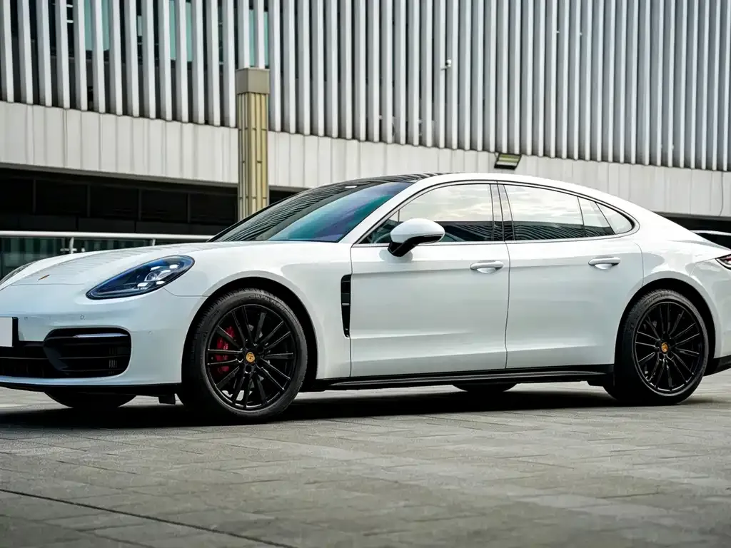 Porsche Panamera — фото 1