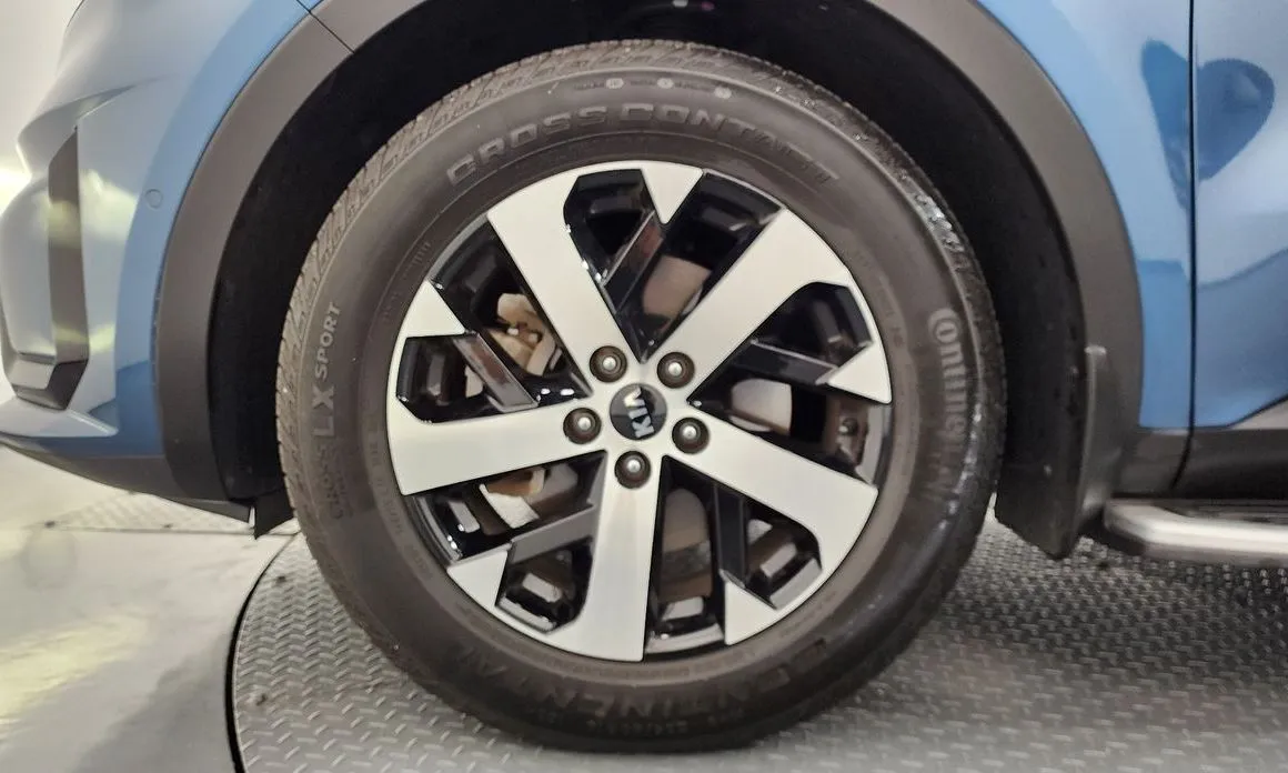 Kia Sorento — фото 9