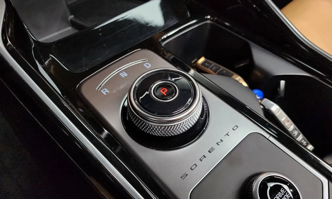 Kia Sorento — фото 10