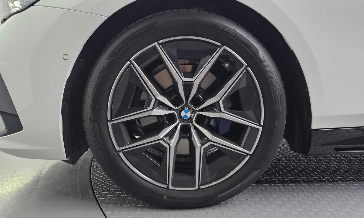 BMW 5-Series — фото 6
