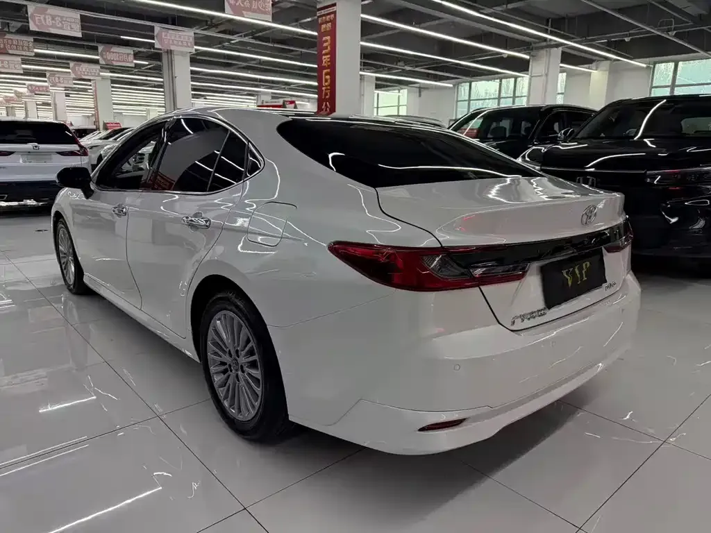 Toyota Camry — фото 8