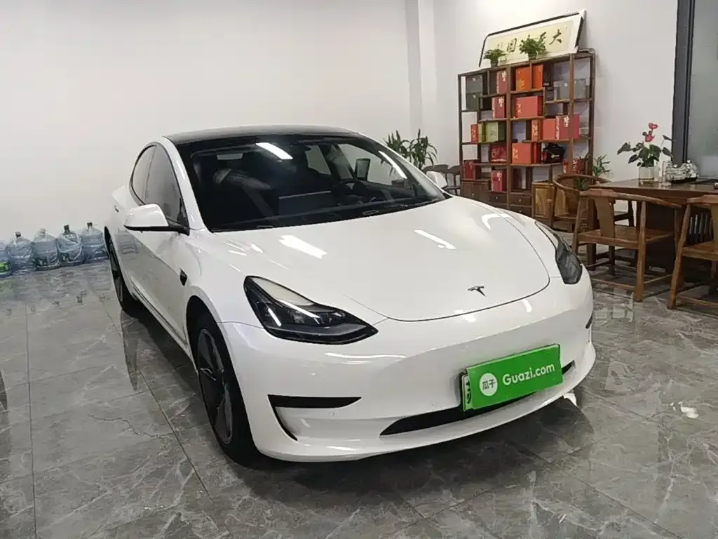Tesla Model 3 — фото 9