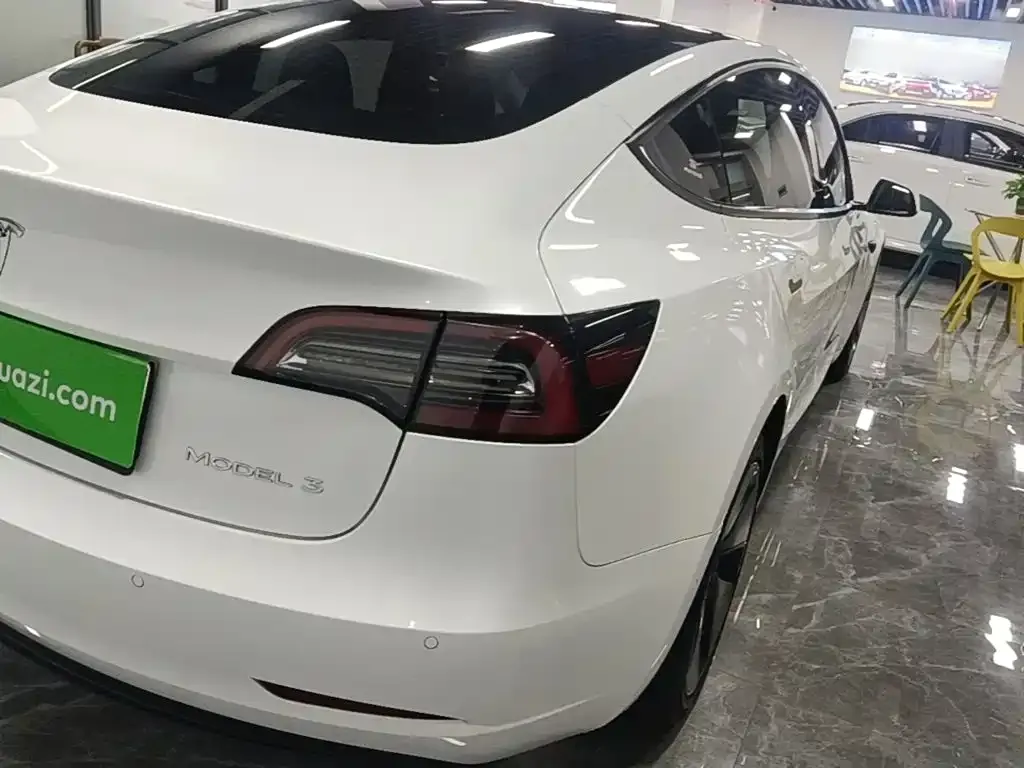 Tesla Model 3 — фото 2