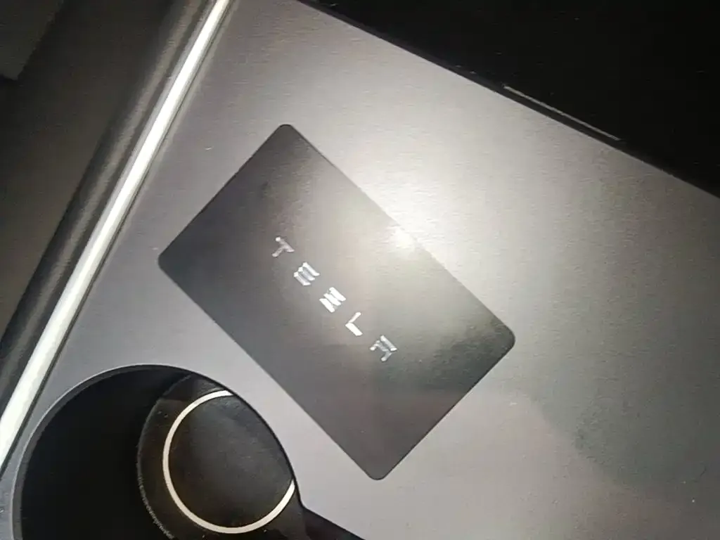 Tesla Model 3 — фото 5