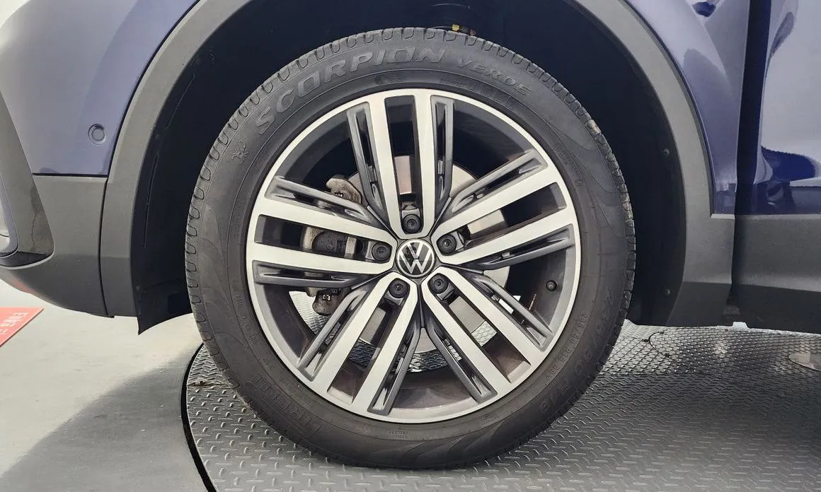 Volkswagen Tiguan — фото 9