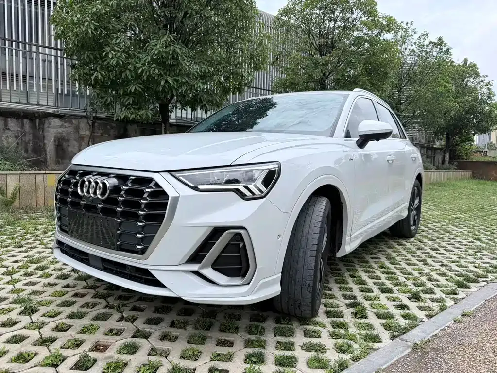 Audi Q3 — фото 1