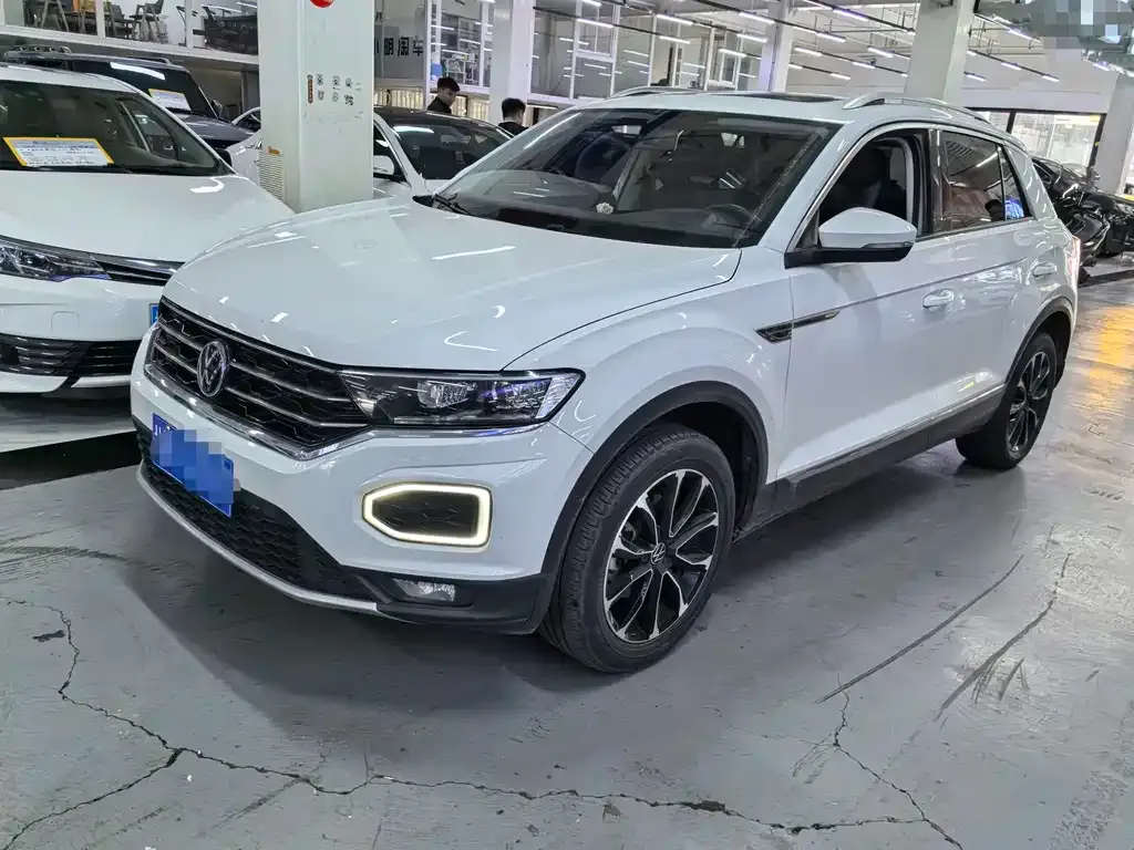 Volkswagen T-Roc — фото 1