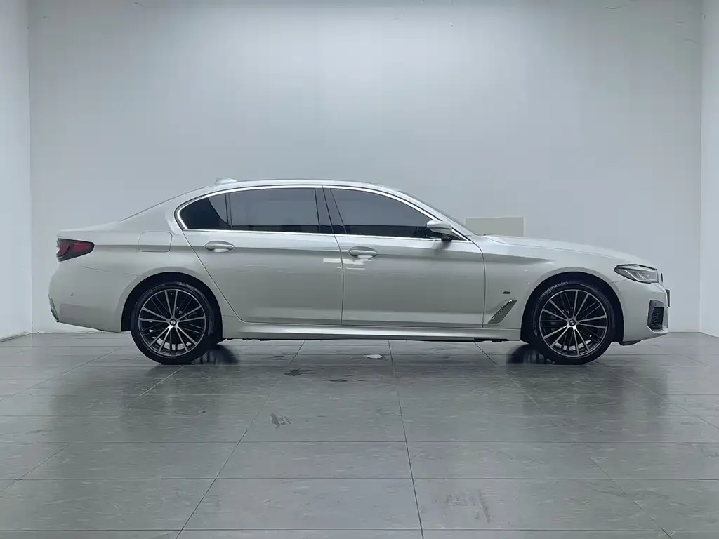 BMW 5 Series — фото 10