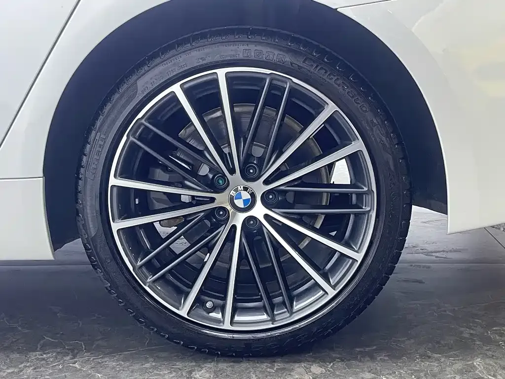 BMW 5 Series — фото 4