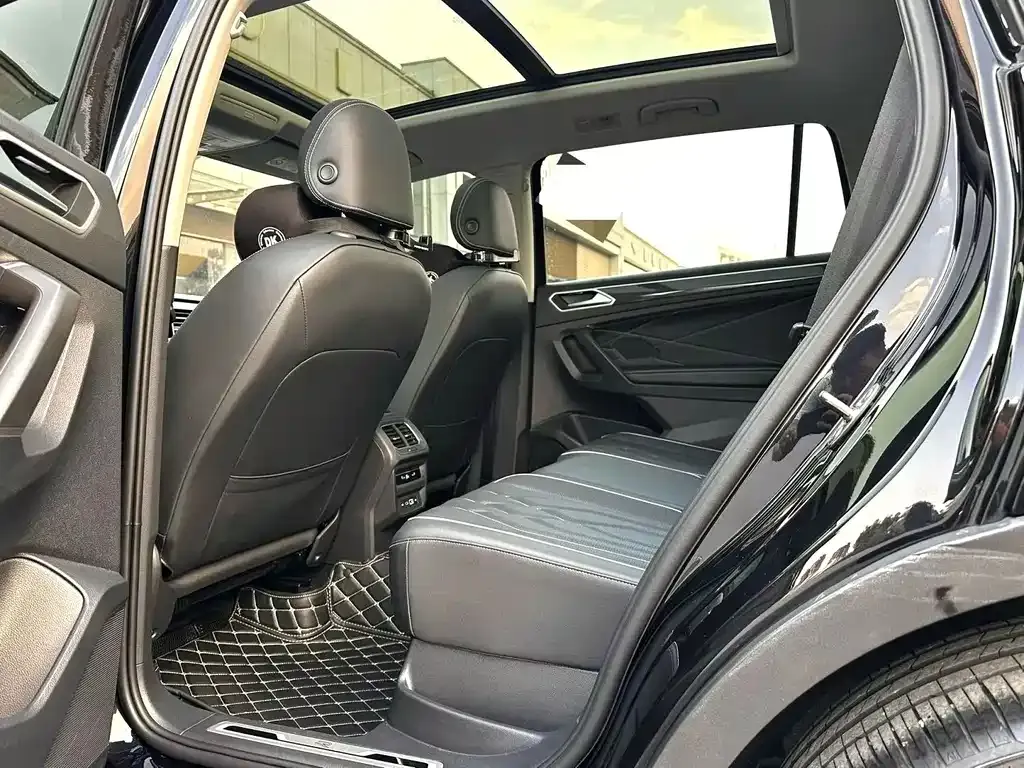 Volkswagen Tiguan L — фото 2