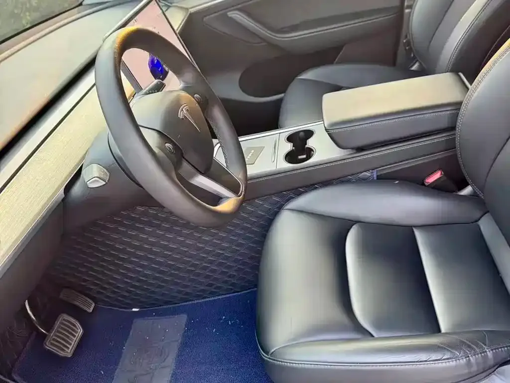 Tesla Model Y — фото 8