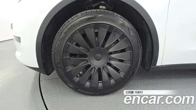 Tesla Model Y — фото 2
