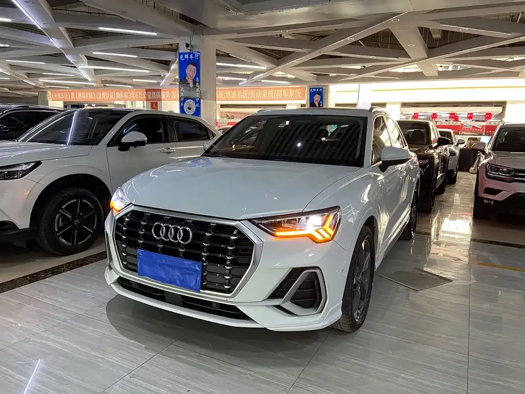 Audi Q3 — фото 1