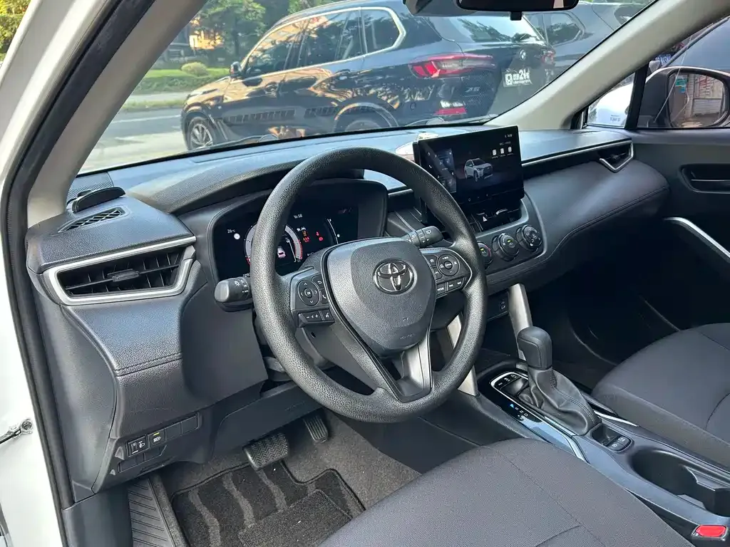 Toyota Corolla Cross — фото 10