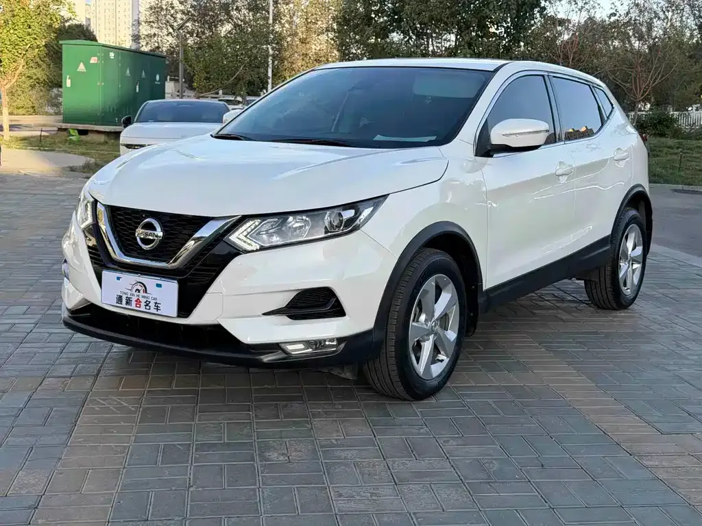 Nissan Qashqai — фото 1