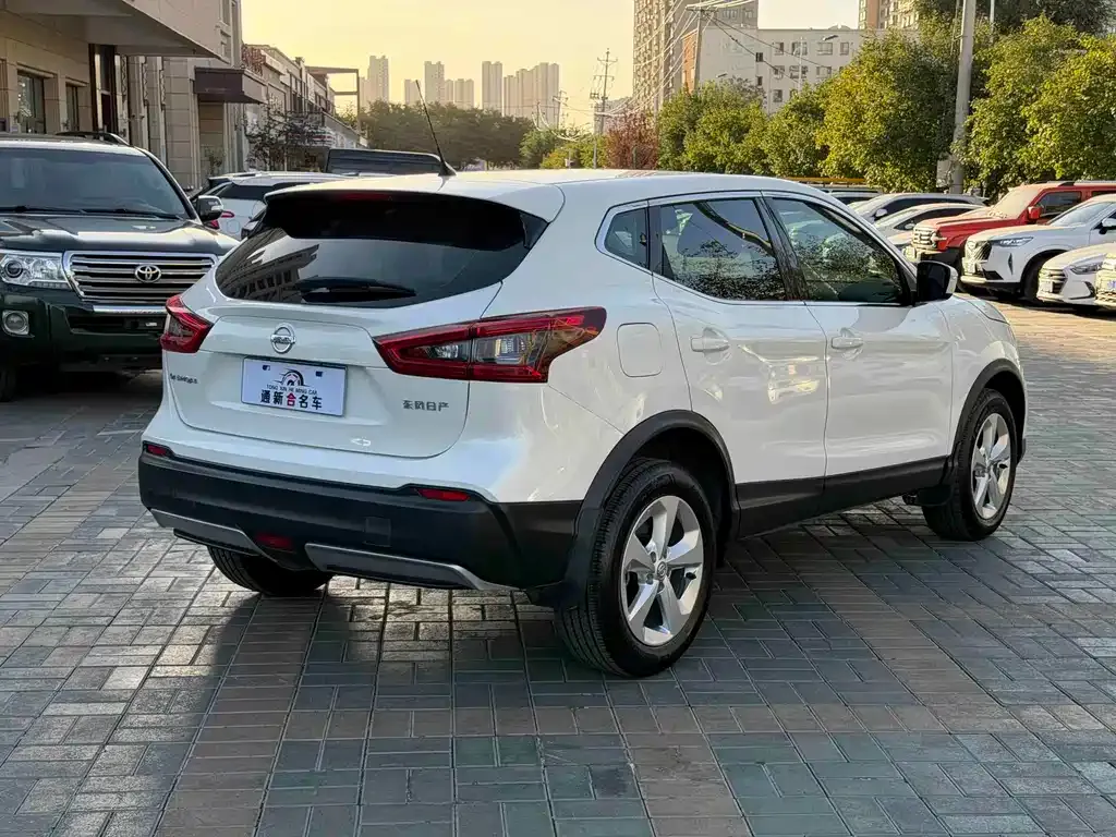 Nissan Qashqai — фото 9