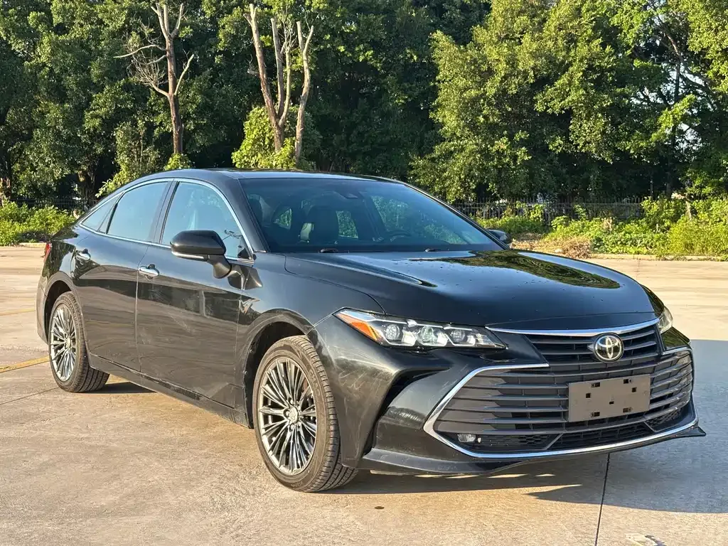 Toyota Avalon — фото 1