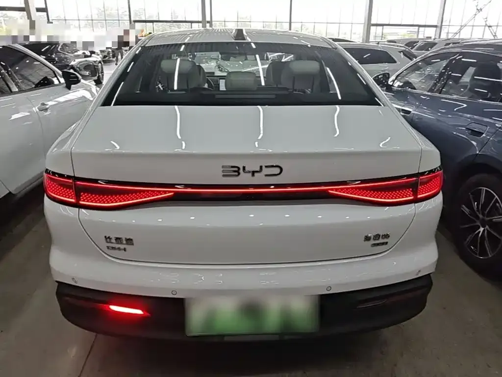 BYD Seal 05 DM-i — фото 8