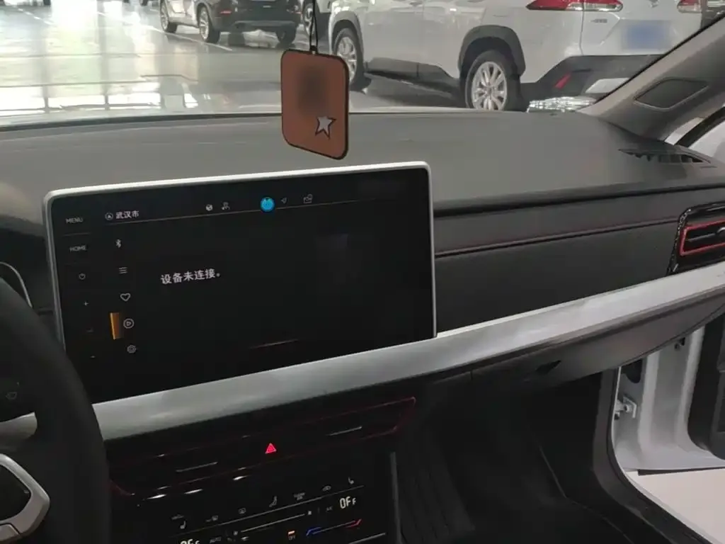Volkswagen Lavida — фото 9