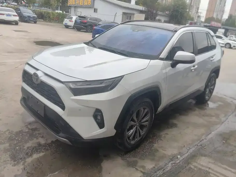 Toyota RAV4 — фото 1