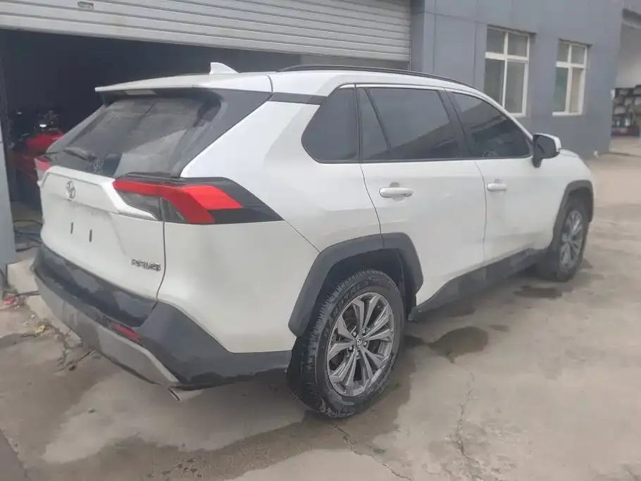 Toyota RAV4 — фото 2