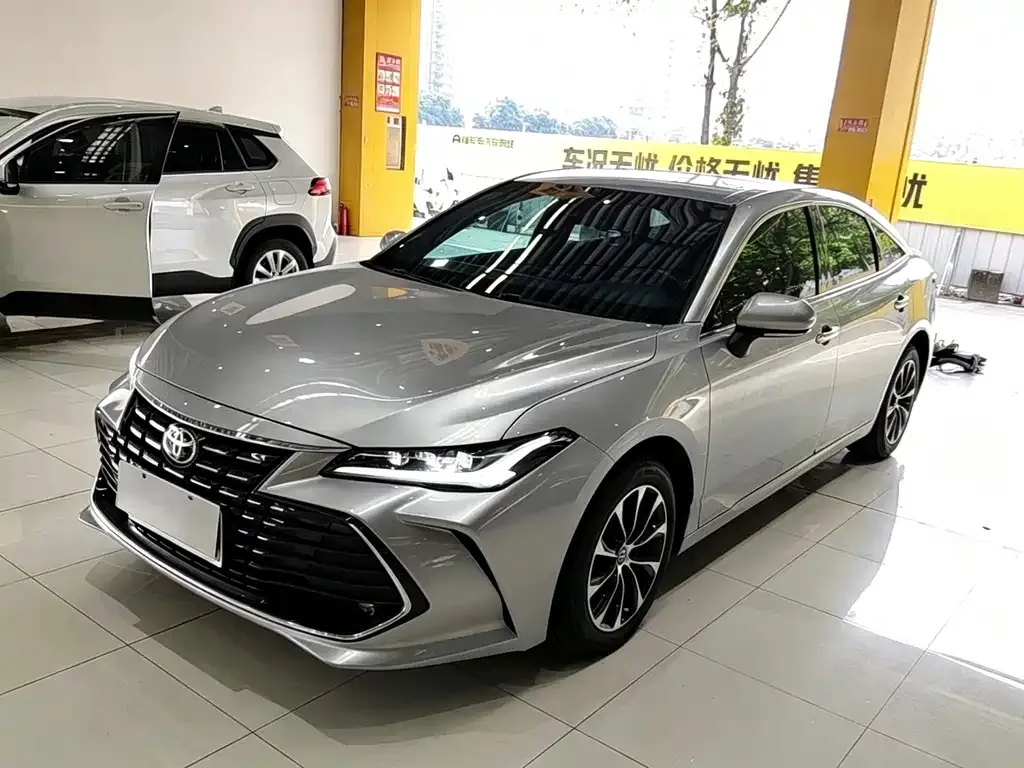 Toyota Avalon — фото 1