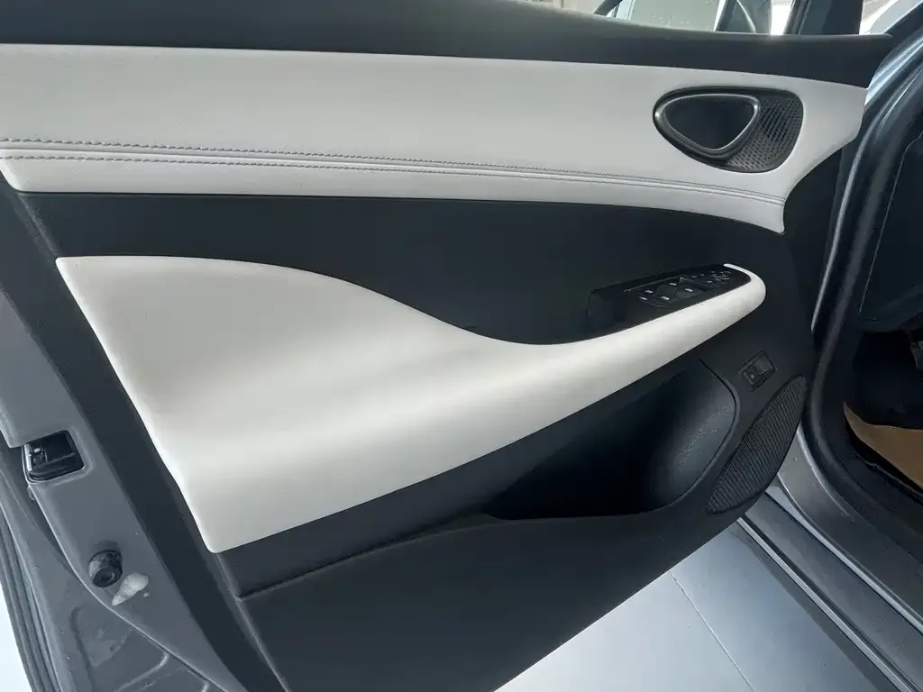 BYD Seal 05 DM-i — фото 3
