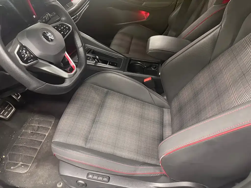 Volkswagen Golf GTI — фото 6