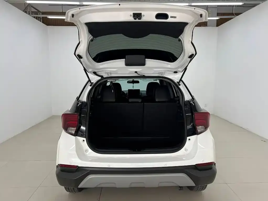 Toyota Yaris L — фото 8
