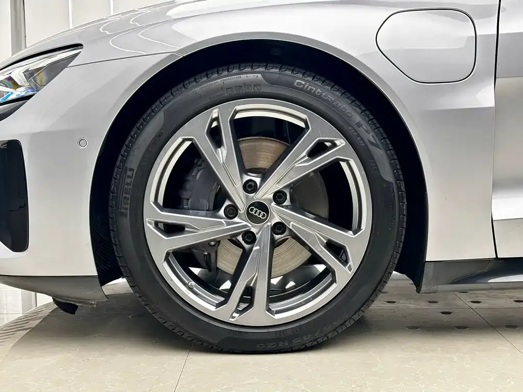 Audi RS e-tron GT — фото 10