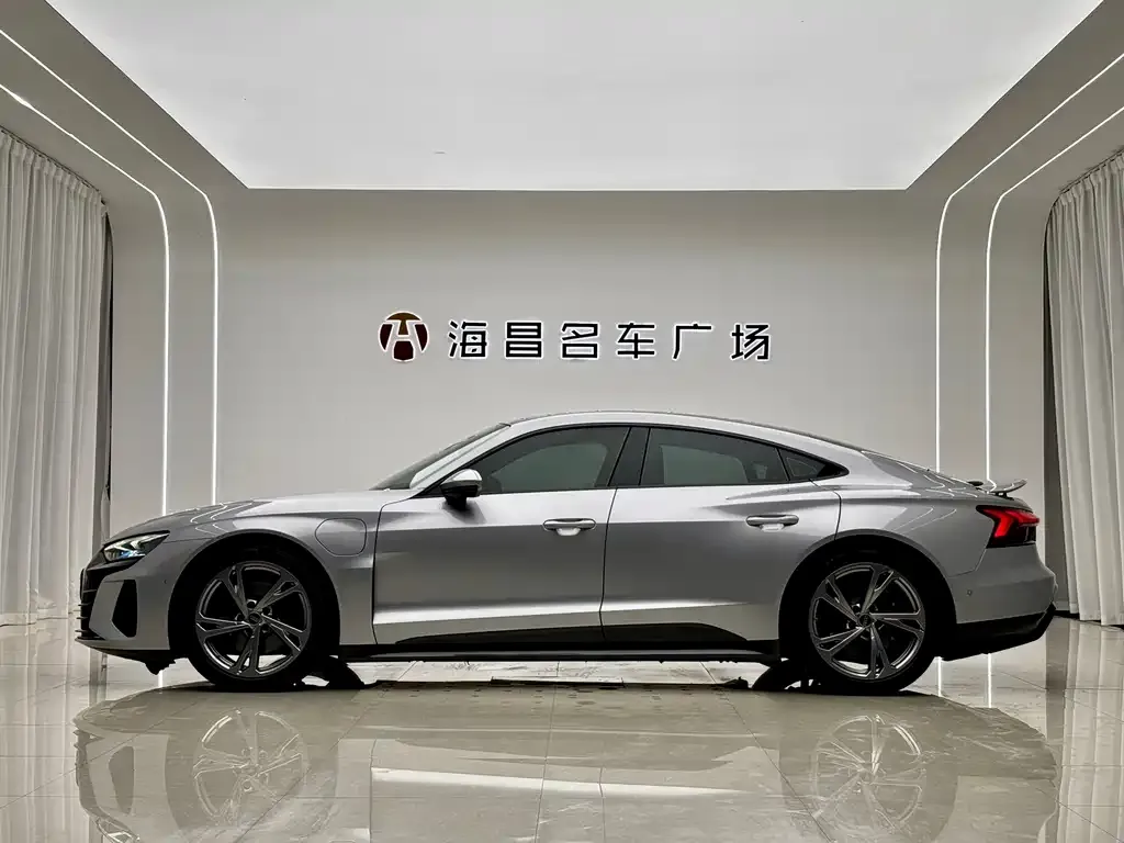 Audi RS e-tron GT — фото 3
