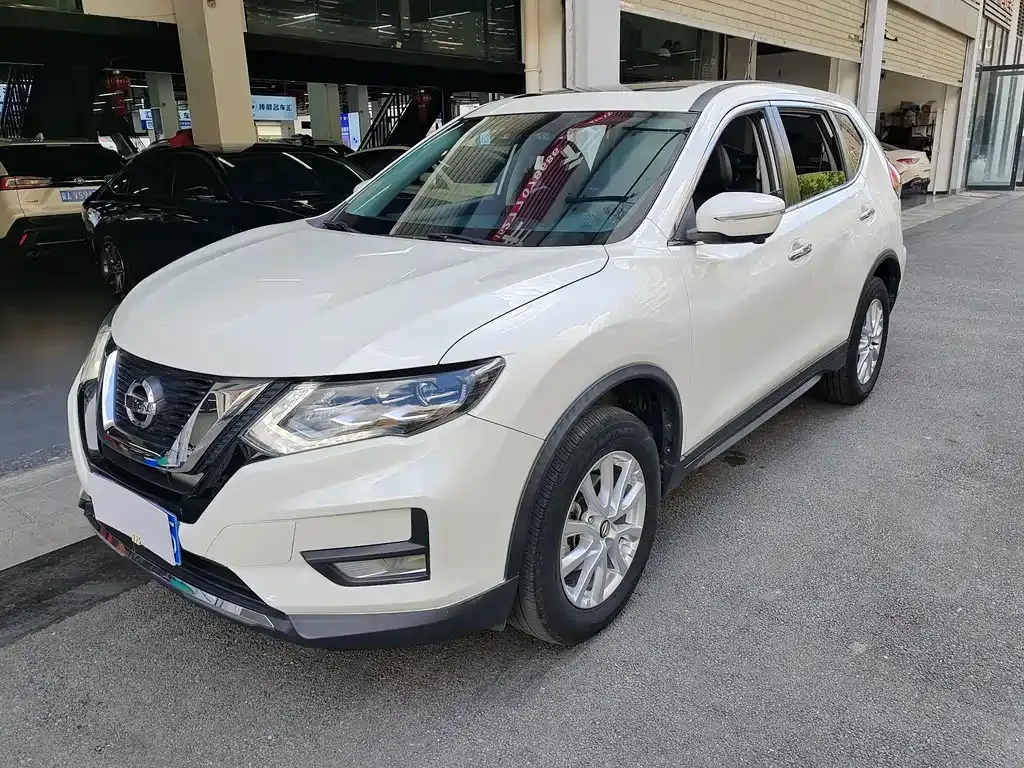 Nissan X-Trail — фото 1