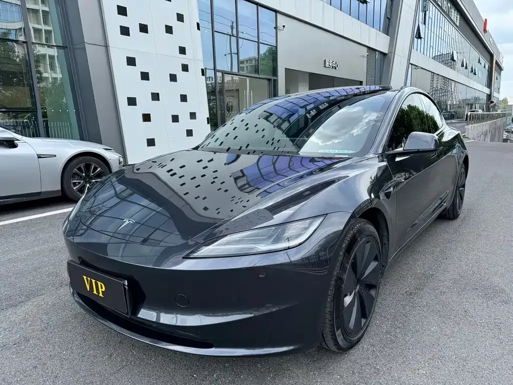 Tesla Model 3 — фото 1