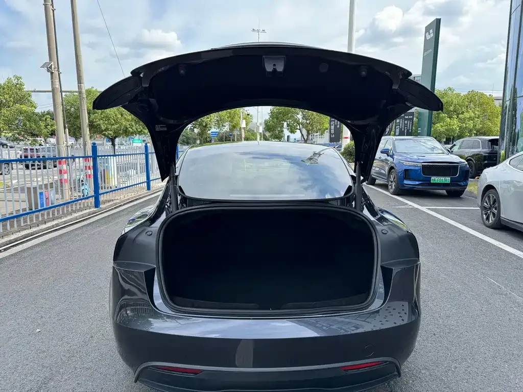 Tesla Model 3 — фото 7