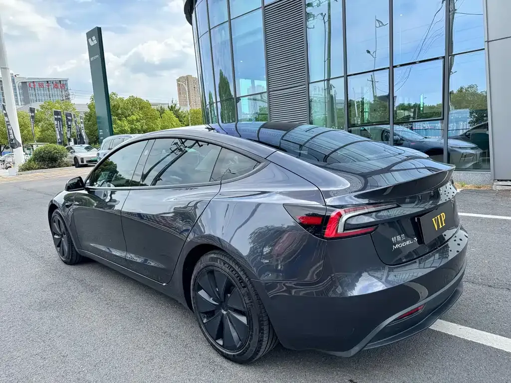 Tesla Model 3 — фото 2