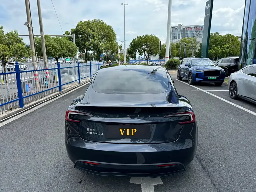 Tesla Model 3 — фото 3