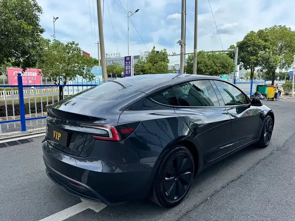 Tesla Model 3 — фото 9