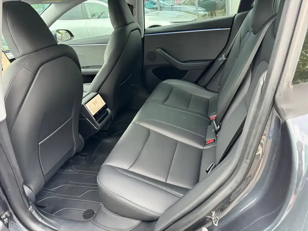 Tesla Model 3 — фото 10