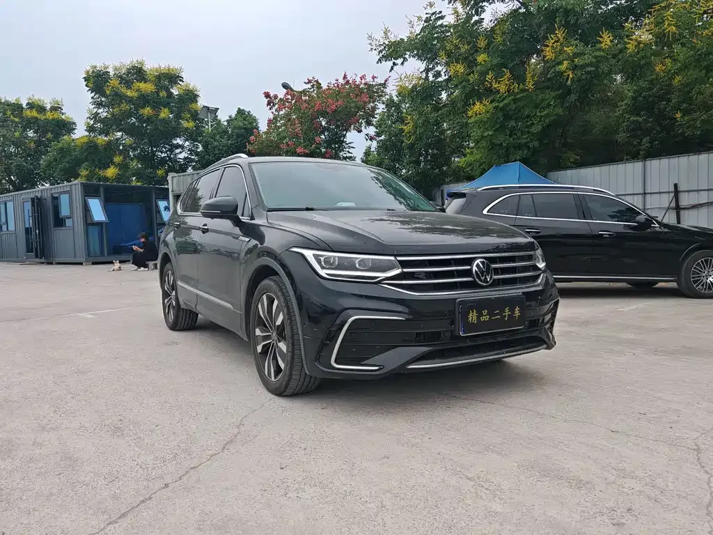 Volkswagen Tiguan L — фото 9