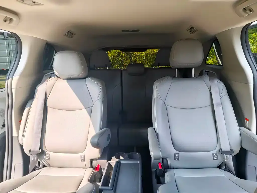 Toyota Granvia — фото 6
