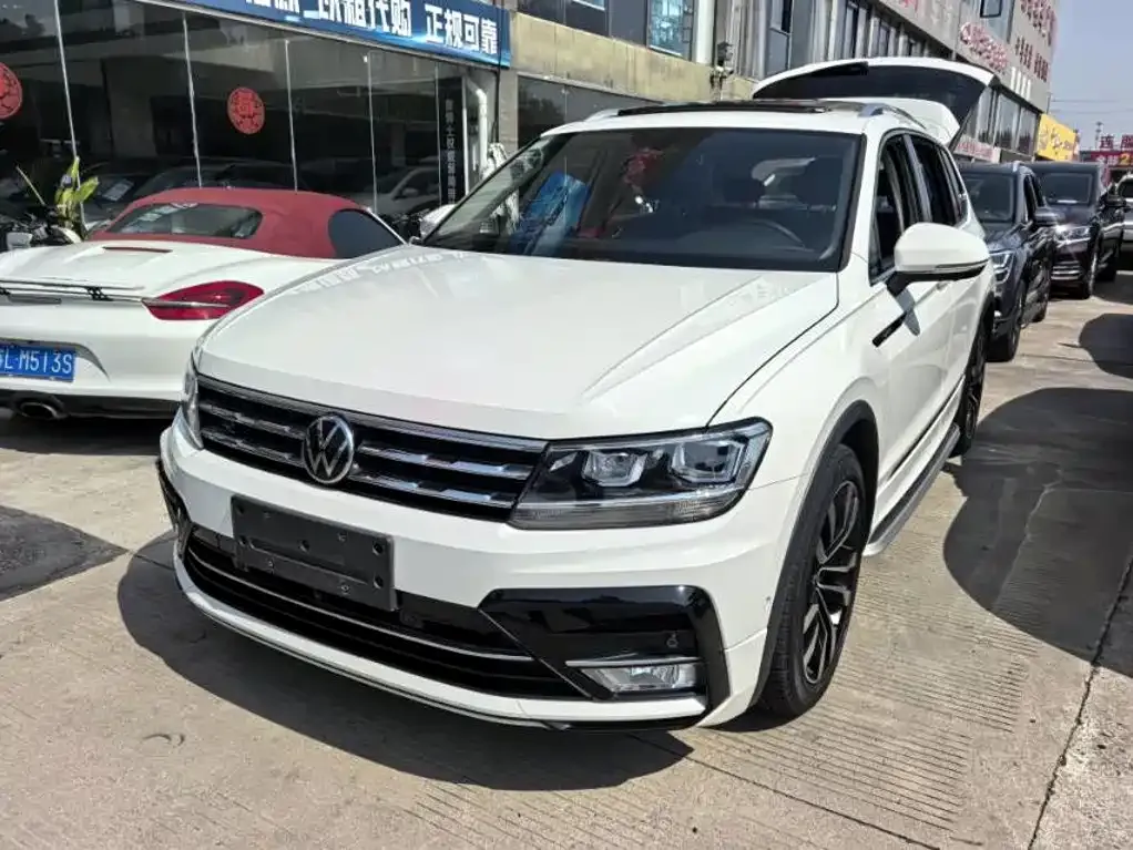 Volkswagen Tiguan L — фото 1