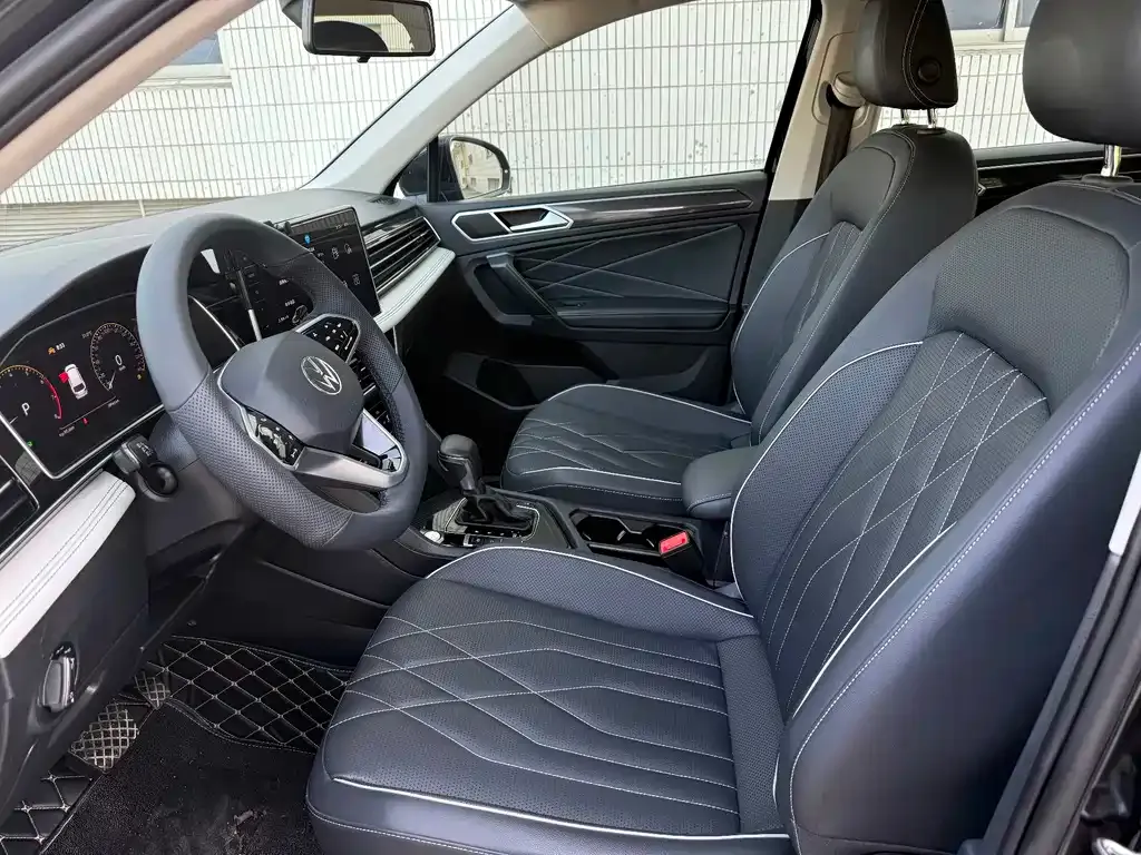 Volkswagen Tiguan L — фото 2