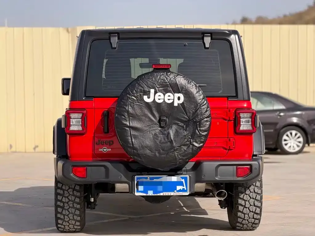 Jeep Wrangler — фото 7