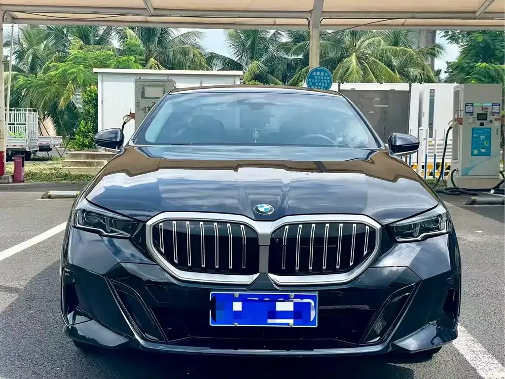 BMW 5 Series — фото 6