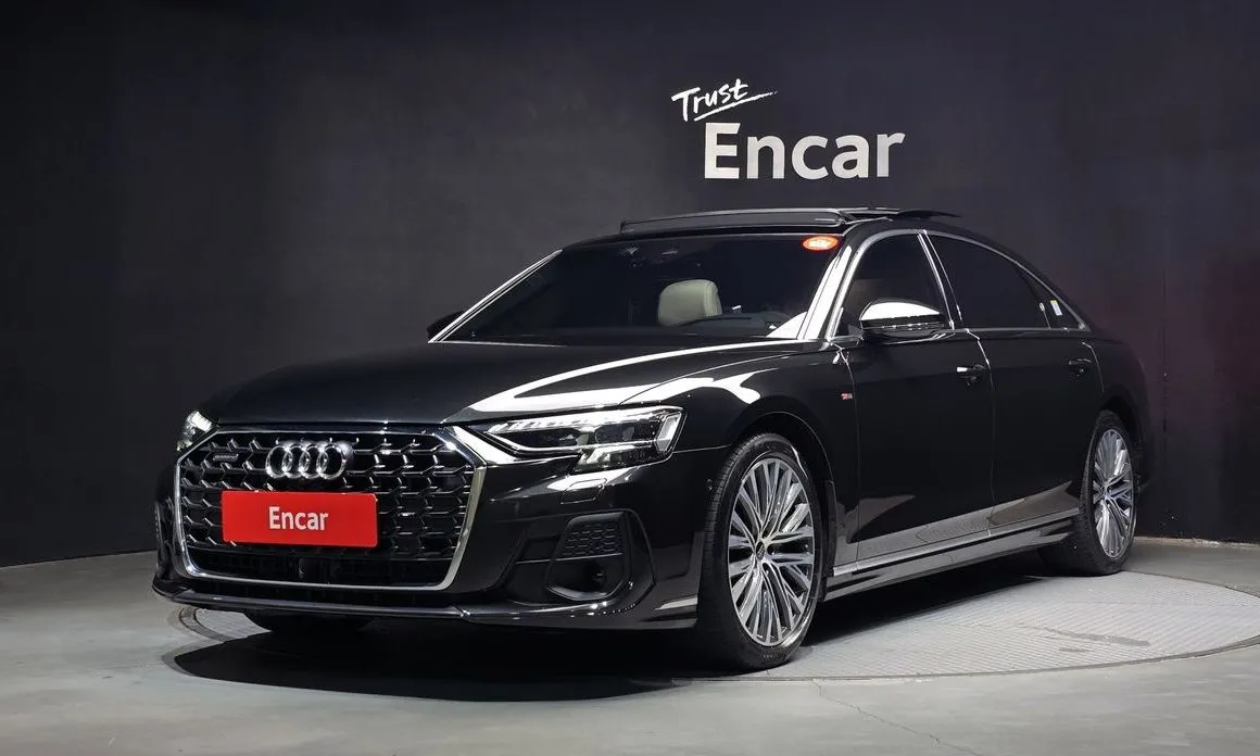 Audi A8 — фото 1