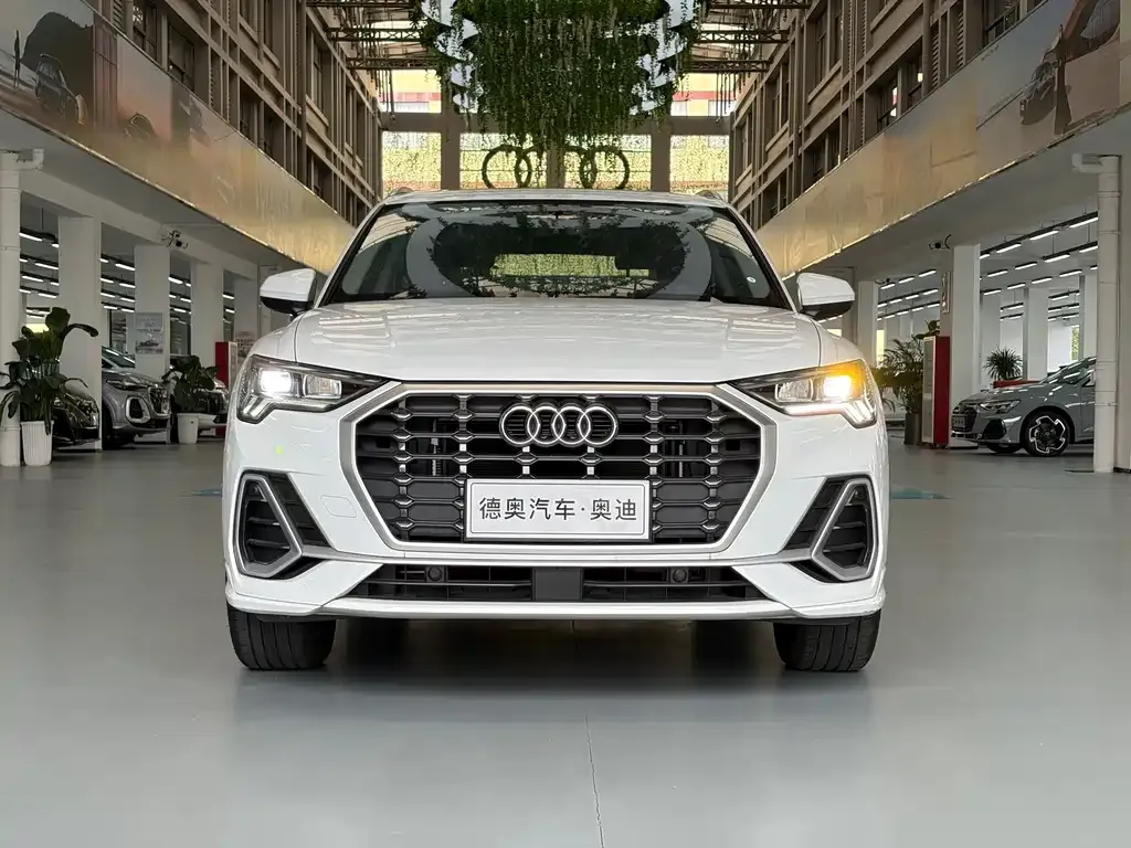 Audi Q3 — фото 10