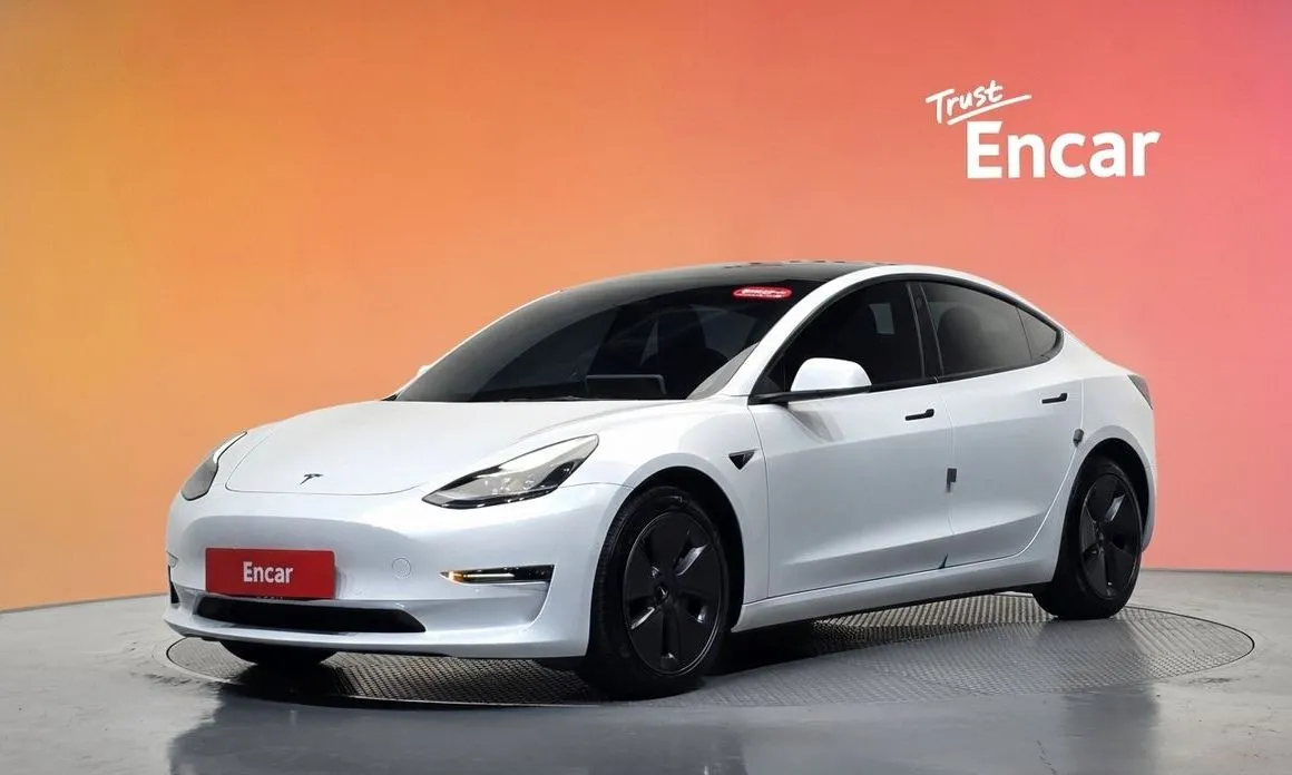 Tesla Model 3 — фото 1