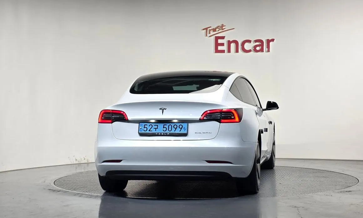 Tesla Model 3 — фото 3
