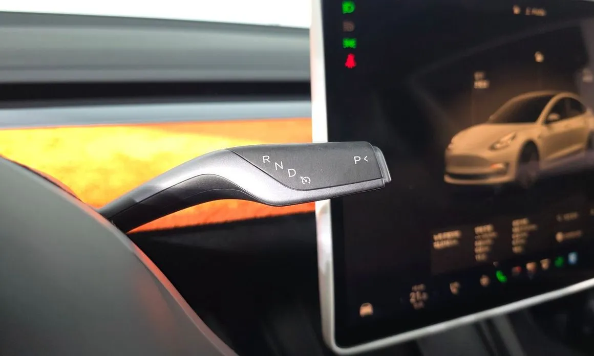 Tesla Model 3 — фото 5